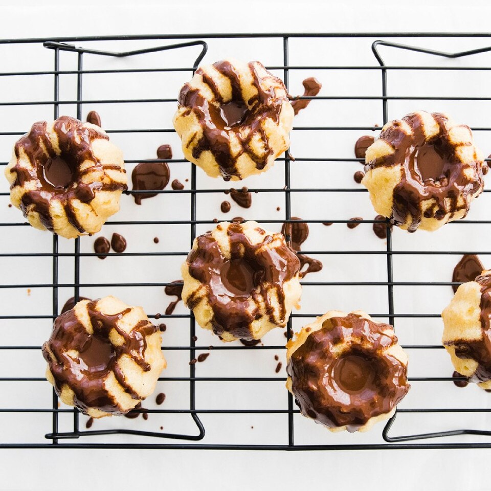 Silpat Silicone Mini Fluted Cake Pan, 8Well Williams Sonoma Australia